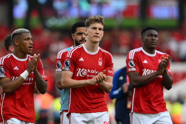 不仅依赖于 不仅依赖于